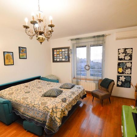 Ferienwohnung Lungo Mare Pula Exterior foto