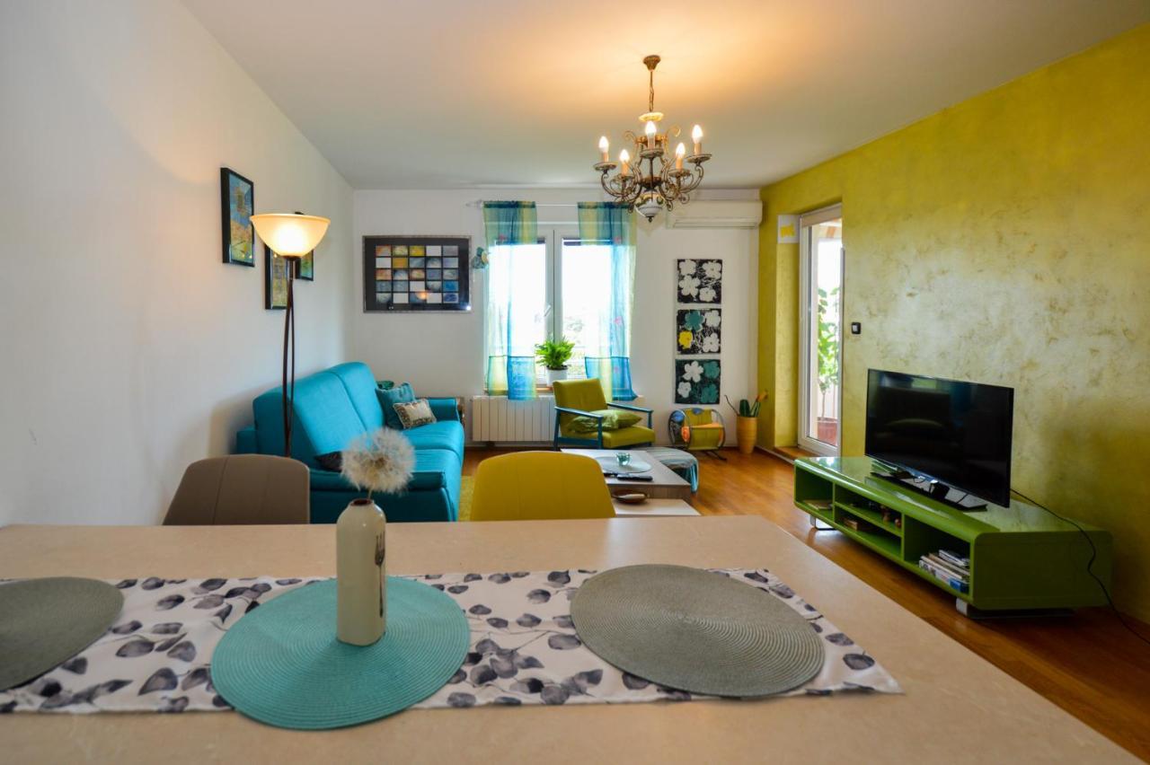 Ferienwohnung Lungo Mare Pula Exterior foto