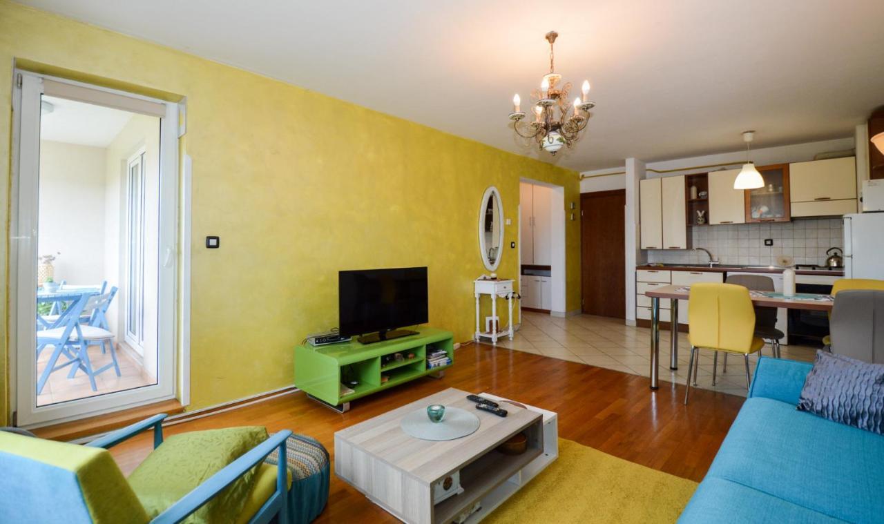 Ferienwohnung Lungo Mare Pula Exterior foto
