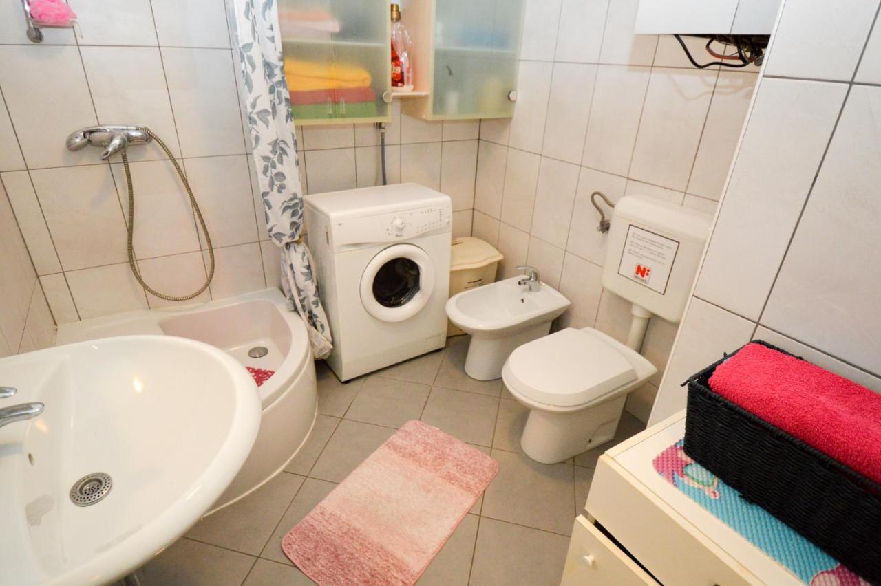 Ferienwohnung Lungo Mare Pula Exterior foto