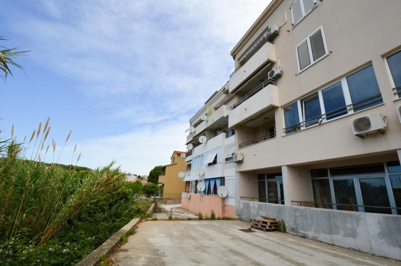 Ferienwohnung Lungo Mare Pula Exterior foto